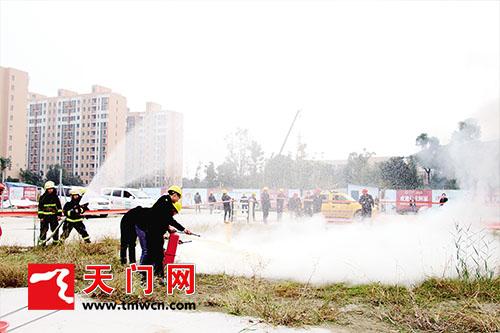 天门市组织燃气事故应急演练 模拟管道破裂场