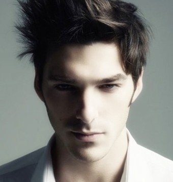 眉头有痣易出人头地 从你长痣部位看你财运事