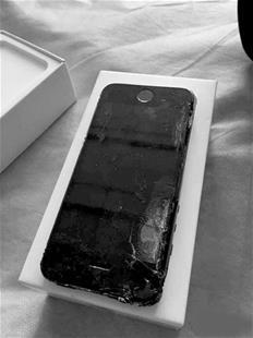 苹果5s手机充电爆炸 男子全身多处被烧伤(图)