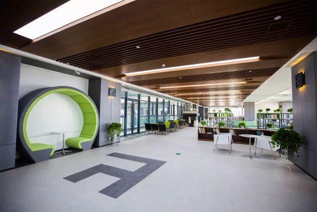 武汉学院:全国首座绿色建筑 双认证 图书馆