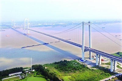 江苏泰州长江大桥通车 武汉桥军创五项世界第