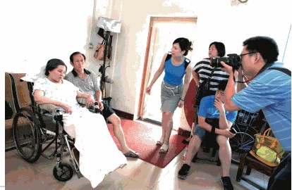 老伴瘫痪在床不能领结婚证 沙市民政局上门办