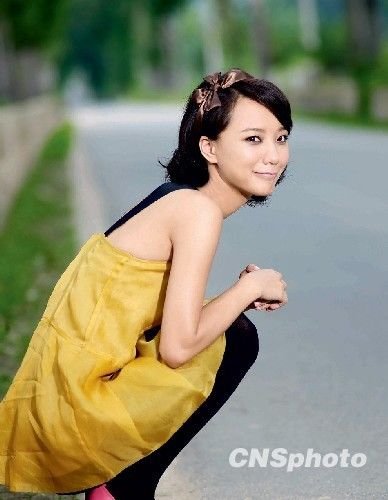  王珞丹 扮 性感 潮人 穿美鞋一脚黑一脚白(图)_