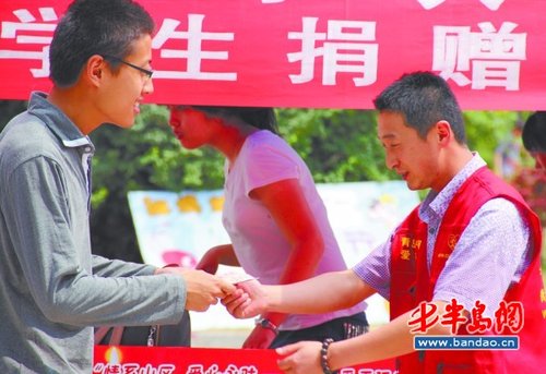 捐衣捐书,爱心传到贵州