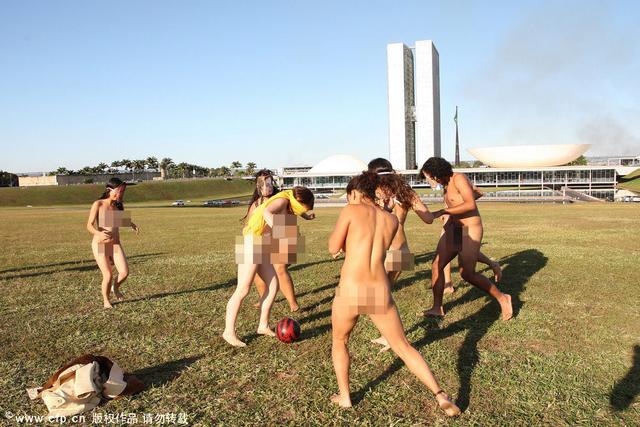 揭秘巴西教育:中小学只半天课业余时间学生踢球_大楚网_腾讯网