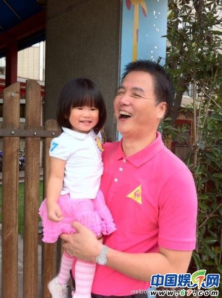 <em>张庭</em>又怀孕了挺大肚现身 大<em>女儿</em>酷似老公林瑞