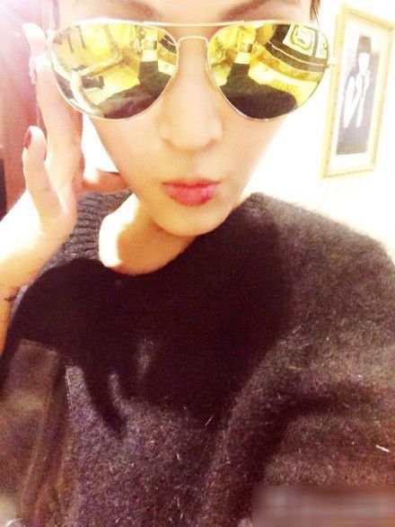 东方卫视主持朱桢疑离婚前妻炫富照情事揭秘