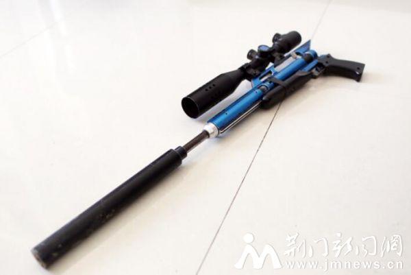 两男一女高压气枪打鸟 巡防队员收缴枪支(图)