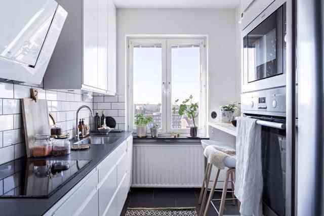 厨房与客厅之间开一扇小窗 既好看 又好用