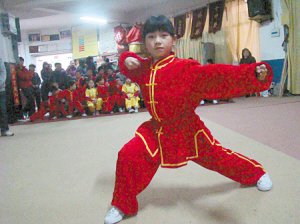 武汉9岁女生获国际武术金牌 4岁练武曾受伤落