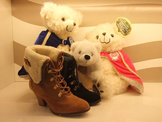 新世界国贸深夜不打烊 满100送100抢new IPa