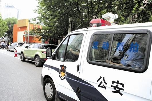 治安卡点车装电喇叭 交警再也不用吼了