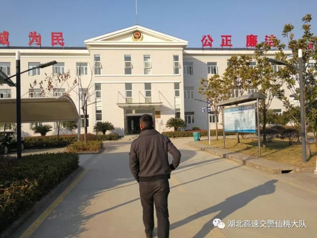 男子有吸毒史驾照被注销 今又驾驶豪车被拘留