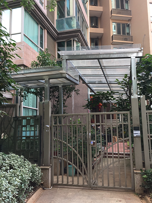 小院内安全棚被投诉成违建 城管部门已启动调