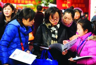 300幅美术优秀作品同展 九大美院中五所来汉招新