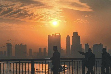 武汉空气好转解除雾霾预警 终止三级响应措施