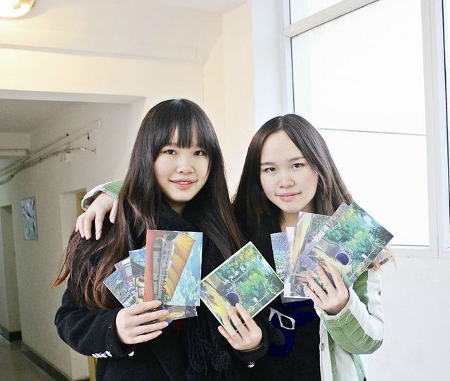 童话双胞胎绘美女地大2000套明信片被抢空日本美女家庭教师图片
