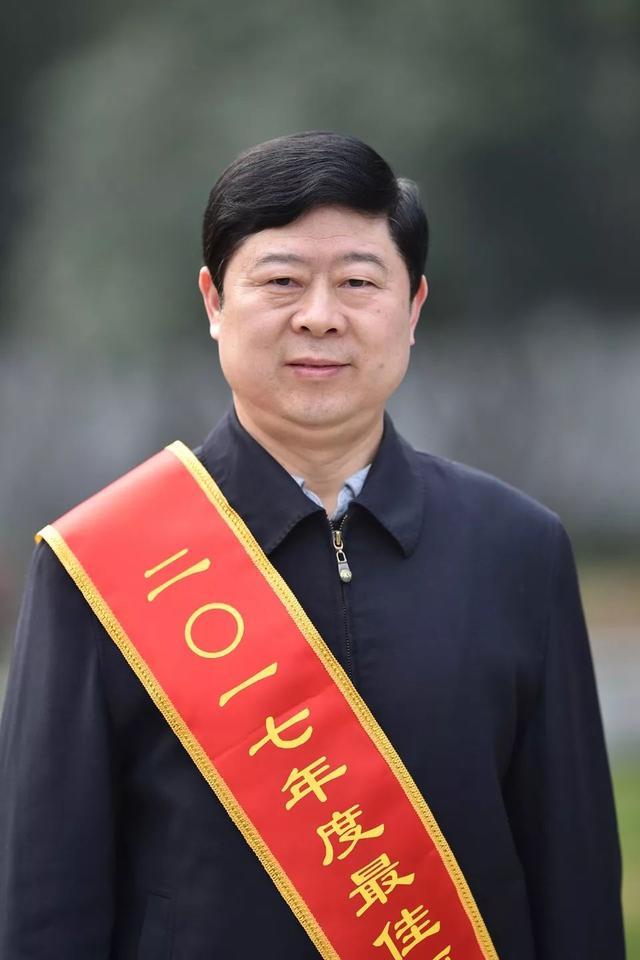 武汉表彰年度最佳领导干部、百佳优秀公务员
