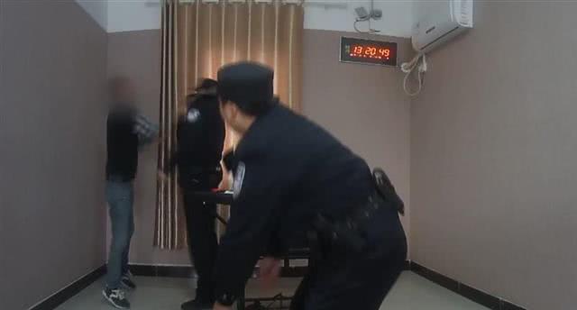 男子动车上吸烟致列车减速 被调查时还扇民警耳光