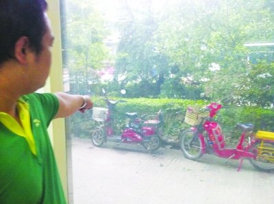 玻璃墙单向透视 4 潜伏 者目击偷车全程捉现行