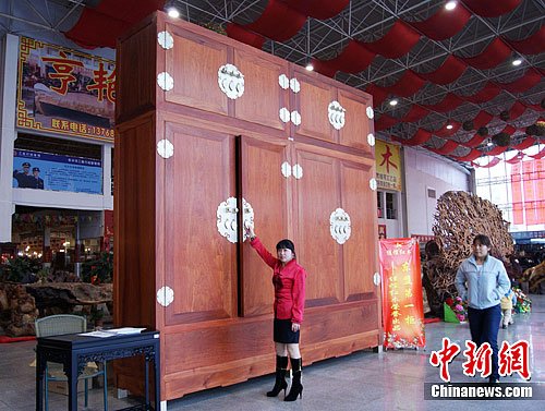东盟第一柜亮相2011广西东兴红木文化节