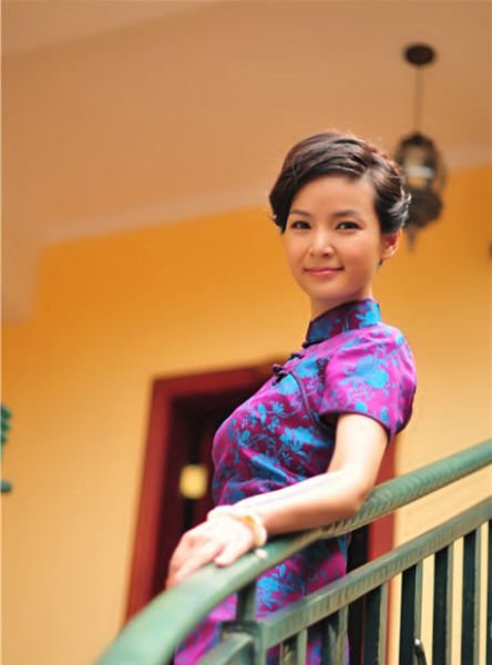 10,陈琨   河南卫视美女主持陈琨曾被称之为旗袍美女主播,陈琨身材