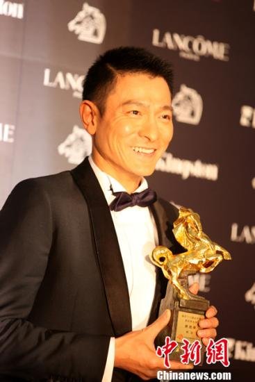 刘德华误打误撞成演员 曾想做导演执导喜剧片