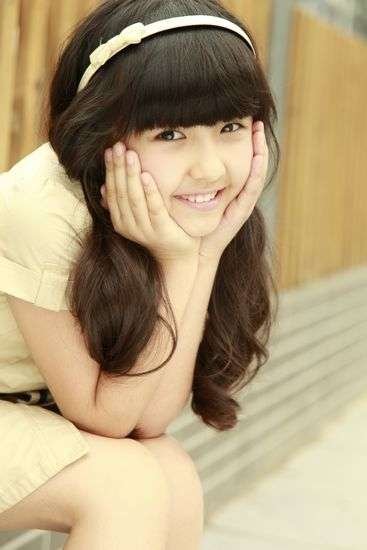 张子枫温暖写真 甜美可人尽显萝莉范(组图)