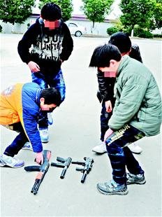武汉8岁女童被玩具枪击伤 凌晨手术取左脸钢珠