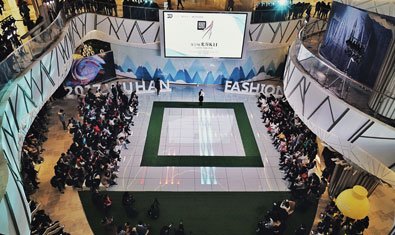 2017武汉时装周光谷k11外场走秀