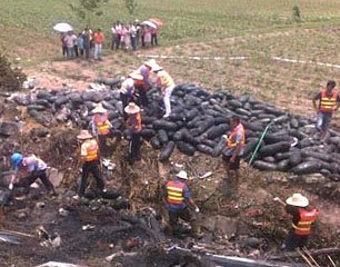 随岳高速湖北毛嘴段车祸23人死亡图片