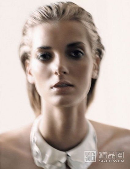 miss蜜教你三瓶粉底液打造立体小脸