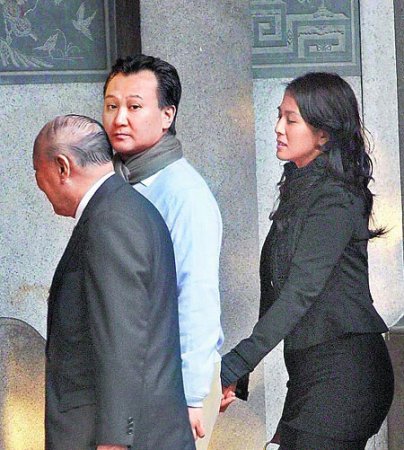 安雅产下孔子79代传人 性感着装俘获老公心