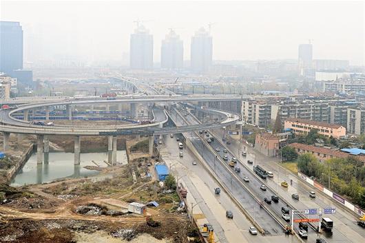 江城大道高架通车 驱车从汉口至沌口大大提速