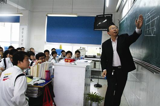 宜昌一中老师工作中猝死 五百师生家长含泪送