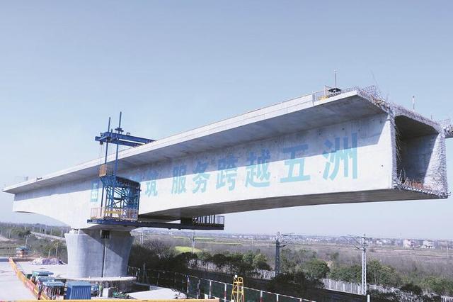 汉十高铁6300吨巨型箱梁转体成功 静候对接(图)_大楚网_腾讯网