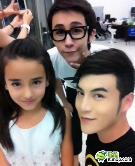 <em>王艺洁妹妹</em>萌翻观众 中德混血姐妹生活照曝光