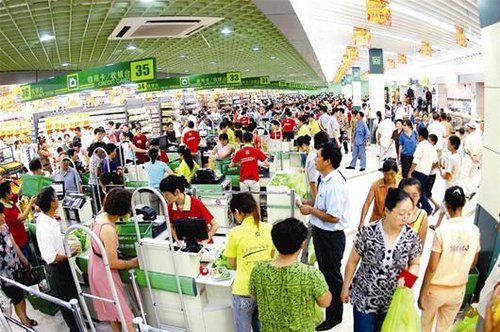 市民买水果排队1小时 呼唤超市开付费快捷通道