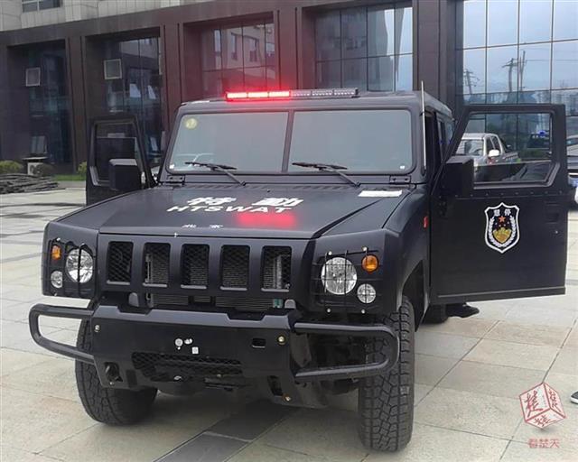 恩施一山寨版无牌特警巡逻车被查处 罚款200记12分