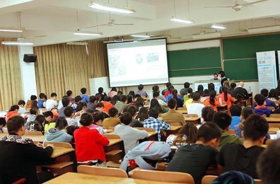 互联网+青年创新创业大赛宣讲会进武汉纺织