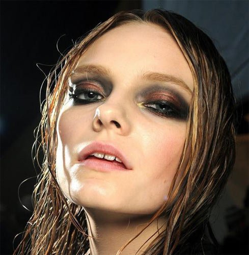 吸血鬼新娘教你魅惑烟熏妆_大楚网_腾讯网