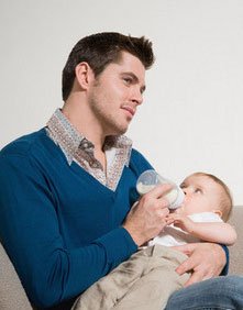 新研究:拥有较小睾丸的男性 父爱要更浓烈