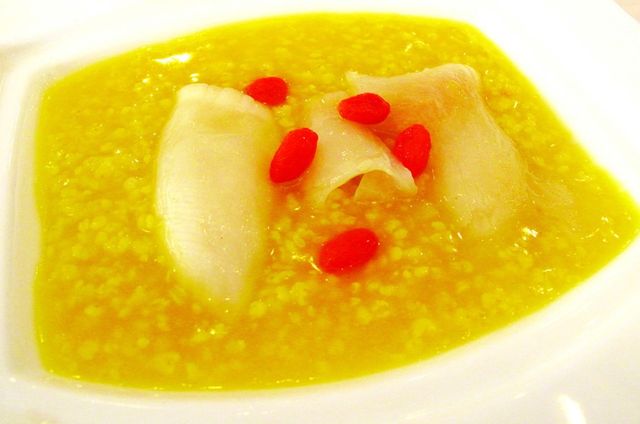 宝宝营养:小米粥营养丰富,婴幼儿可常吃