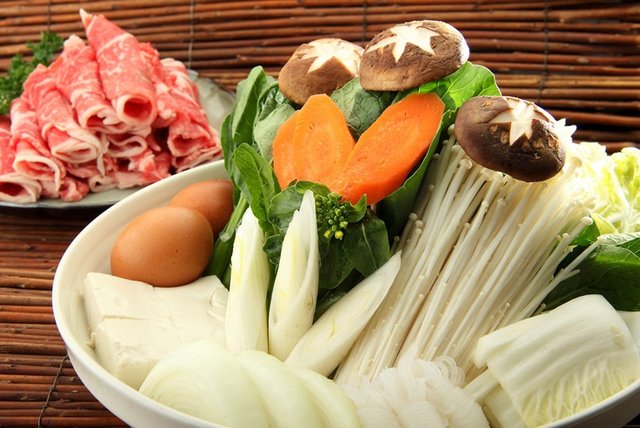 健康饮食:冬天带孩子吃火锅要少放5类菜