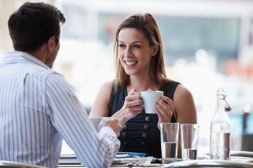 男人给女人扒胸罩_情感揭秘:男人最容易爱上什