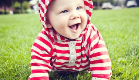 四個技巧助寶寶快樂爬起來