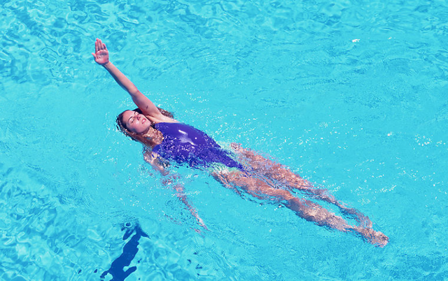 两性私密:研究发现游泳可以增加性能力