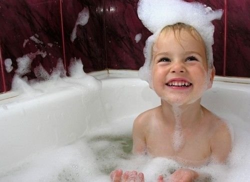 夏季热养生 常洗热水澡能排体内毒素