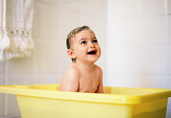 宝宝拒绝洗澡 可我不是脏小孩 妈妈该咋办?