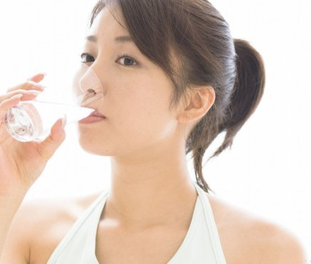养生须知:3种杯子喝水最容易致癌